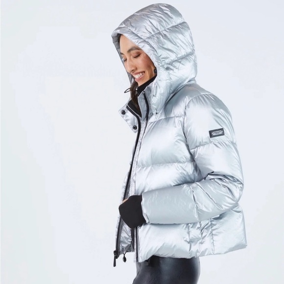 BCBGMaxAzria Jackets & Blazers - Metalic Silver Puffer Coat Size Medium BCBG Maxazria